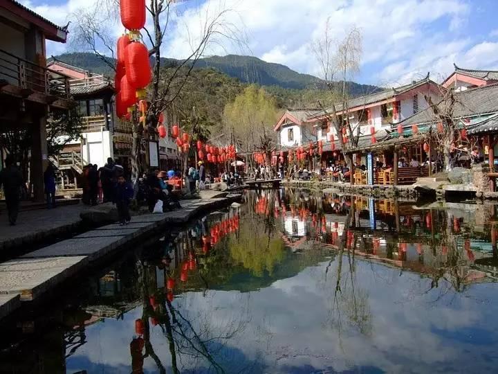 张可颐黑脸瞬间曝光！电影路演中撇嘴翻白眼，引质疑